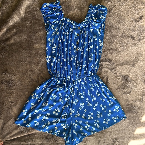 💋SALE💋Kate Spade Blue Macaw Romper, Floral off the Shoulder, Size XS fits M. - Picture 2 of 6